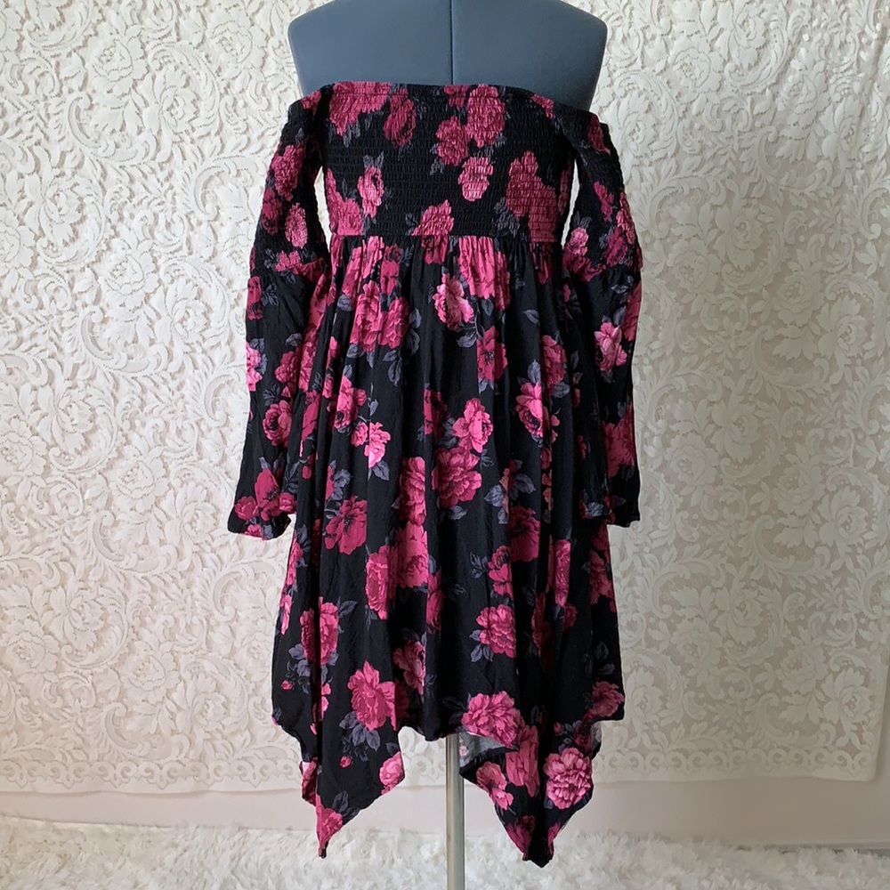❌SOLD❌Torrid Smocked Handkerchief Floral Dress - Picture 8 of 9